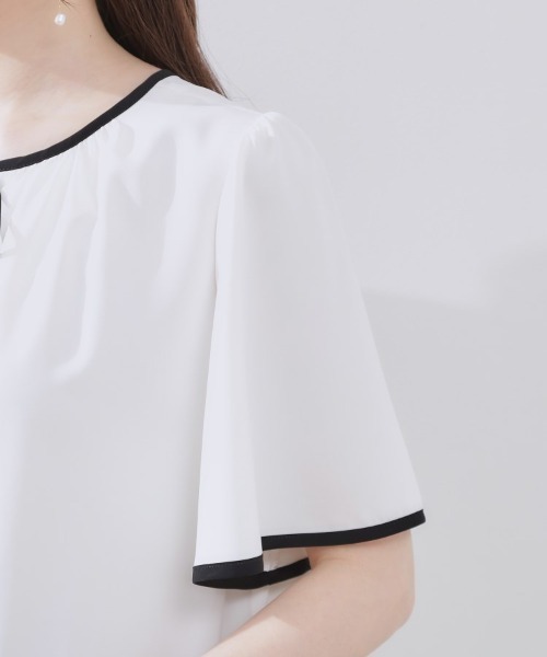 couture brooch（クチュールブローチ）の「【きれいめ・二の腕カバー・通勤】配色フレア2WAYブラウス（シャツ/ブラウス・レディース・ネイビー/オフホワイト/ライトグレー・36/40/38/42）」の5枚目の写真