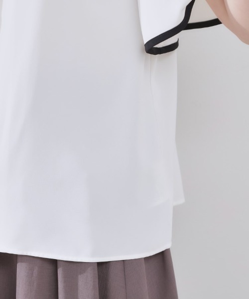 couture brooch（クチュールブローチ）の「【きれいめ・二の腕カバー・通勤】配色フレア2WAYブラウス（シャツ/ブラウス・レディース・ネイビー/オフホワイト/ライトグレー・36/40/38/42）」の4枚目の写真