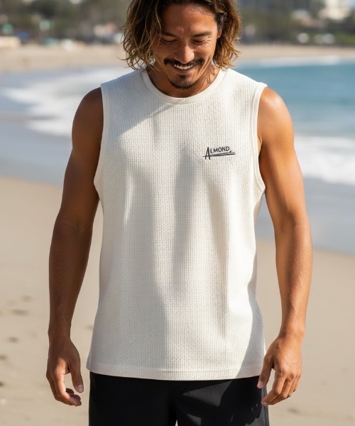 ALMOND(アーモンド)の「SB EMB WAFFLE UTILITY TUNK TOP アーモンドワッフルユーティリティタンクトップ(タンクトップ・メンズ・チャコールグレー/オフホワイト・LARGE/MEDIUM)」の1枚目の写真