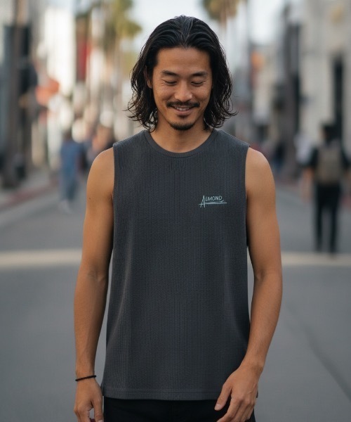 ALMOND(アーモンド)の「SB EMB WAFFLE UTILITY TUNK TOP アーモンドワッフルユーティリティタンクトップ(タンクトップ・メンズ・チャコールグレー/オフホワイト・LARGE/MEDIUM)」の5枚目の写真