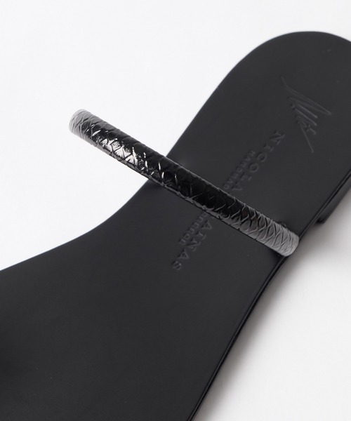 NICOLAS LAINAS（ニコラスライナス）の「【NICOLAS LAINAS】メタルモチーフトングフラットサンダル（サンダル・レディース・ブラウン/ブラック・37/38）」の17枚目の写真