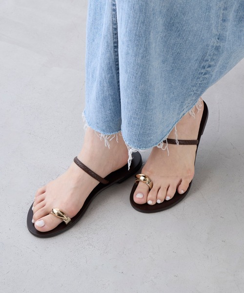 NICOLAS LAINAS（ニコラスライナス）の「【NICOLAS LAINAS】メタルモチーフトングフラットサンダル（サンダル・レディース・ブラウン/ブラック・37/38）」の19枚目の写真