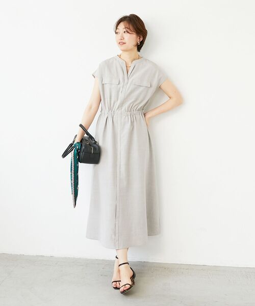 le.coeur blanc(ルクールブラン)の「《体型カバーが叶う◎》サップタンブラーウエストギャザーワンピース(ワンピース・レディース・ブラウン/グレイッシュベージュ・38)」の2枚目の写真