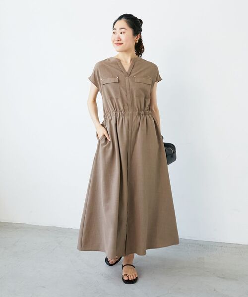 le.coeur blanc(ルクールブラン)の「《体型カバーが叶う◎》サップタンブラーウエストギャザーワンピース(ワンピース・レディース・ブラウン/グレイッシュベージュ・38)」の4枚目の写真