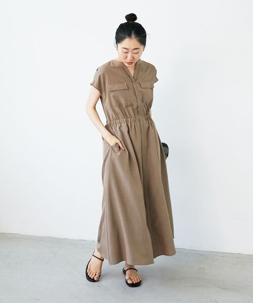 le.coeur blanc(ルクールブラン)の「《体型カバーが叶う◎》サップタンブラーウエストギャザーワンピース(ワンピース・レディース・ブラウン/グレイッシュベージュ・38)」の5枚目の写真