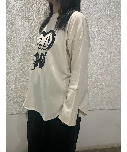 WORLD WIDE LOVE!(ワールドワイドラブ)の「デッドフォンスリーブスリットロンTEE(Tシャツ/カットソー・レディース・ライトベージュ/スミクロ/ホワイト・1)」の1枚目の写真