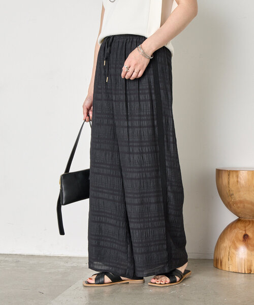 Jena espace merveilleux（ジェナ　エスパスメルヴェイユ）の「【セットアップ可能】シャーリングボーダーパンツ（その他パンツ・レディース・ベージュ/ブラック・FREE）」の2枚目の写真