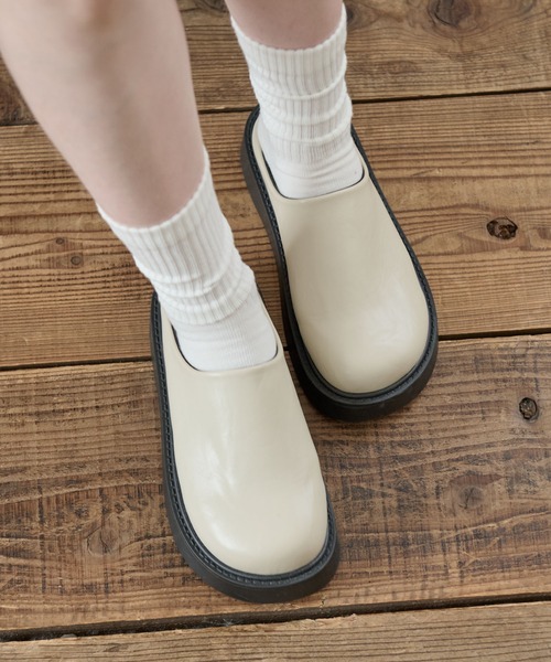 Crisp（クリスプ）の「ラウンドスライドローファー（ローファー・レディース・ブラック/アイボリー・37/38/39/36）」の6枚目の写真