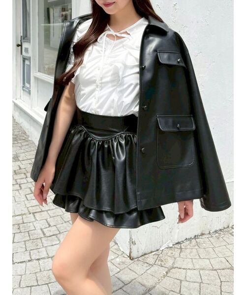 dazzlin（ダズリン）の「デコルテオープンペプラムブラウス