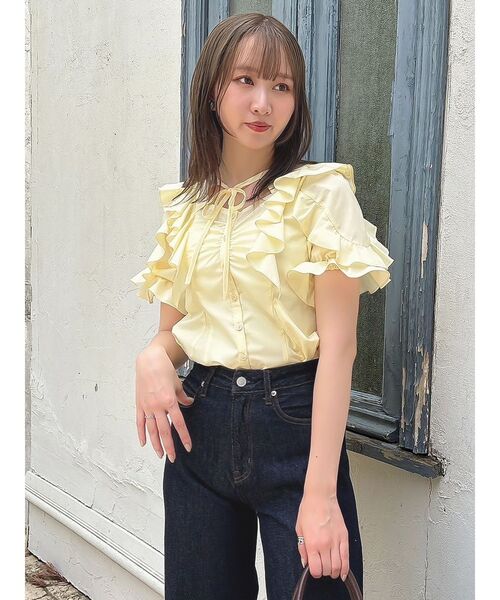 dazzlin（ダズリン）の「デコルテオープンペプラムブラウス