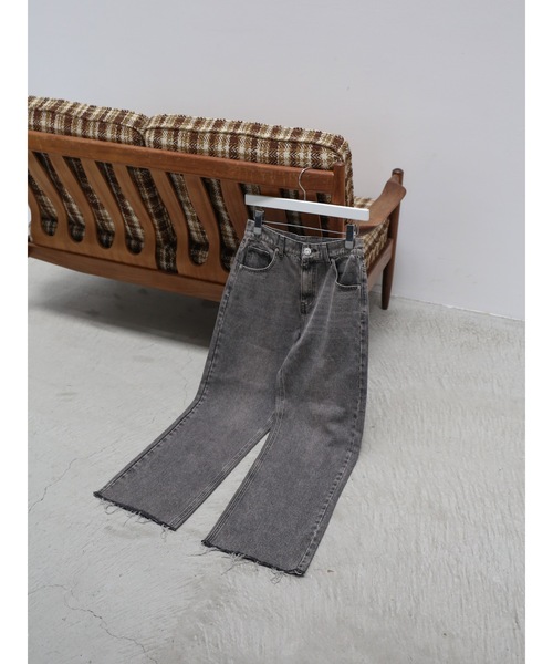 Katrin TOKYO(カトリーントーキョー)の「bijou button straight denim(デニムパンツ・レディース・グレー/ライトブルー・S/S-Short/XS-Regular/XS-Short/M)」の1枚目の写真
