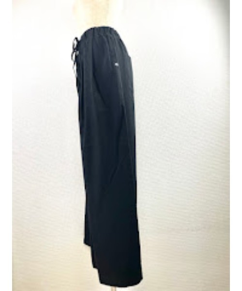 WORLD WIDE LOVE!(ワールドワイドラブ)の「イージーワイドパンツ(その他パンツ・レディース・モカ/オフホワイト/ブラック・1)」の8枚目の写真