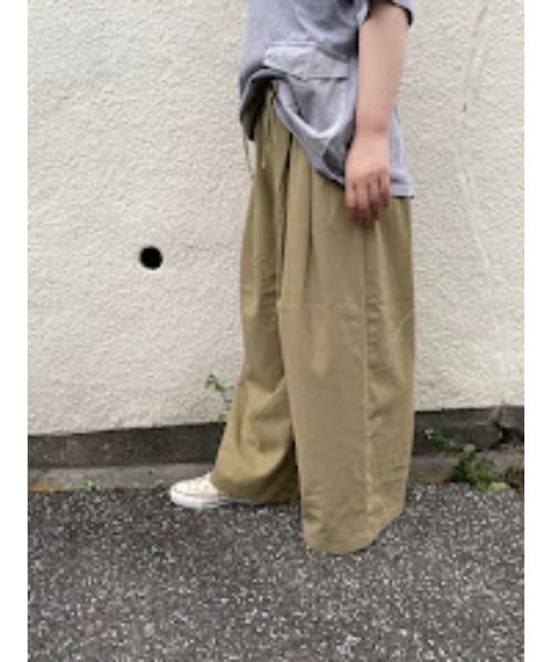 WORLD WIDE LOVE!(ワールドワイドラブ)の「イージーワイドパンツ(その他パンツ・レディース・モカ/オフホワイト/ブラック・1)」の19枚目の写真