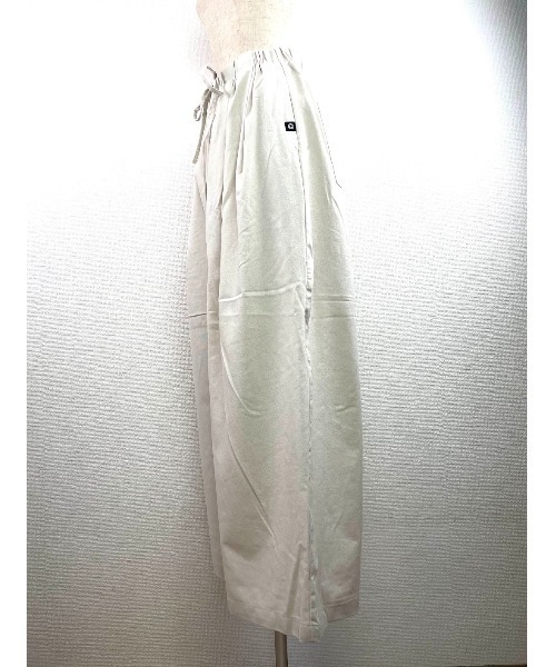 WORLD WIDE LOVE!(ワールドワイドラブ)の「イージーワイドパンツ(その他パンツ・レディース・モカ/オフホワイト/ブラック・1)」の5枚目の写真