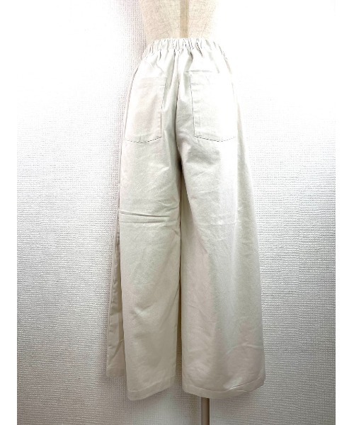 WORLD WIDE LOVE!(ワールドワイドラブ)の「イージーワイドパンツ(その他パンツ・レディース・モカ/オフホワイト/ブラック・1)」の6枚目の写真