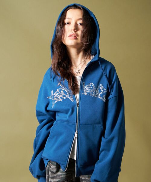 SEQUENZ(シークエンズ)の「【SEQUENZ(シークエンズ)】RHINE STONE ZIP P/K / ラインストーン ジップパーカー 裏起毛 フーディ スウェット(パーカー・メンズ・ブルー/ピンク系その他/ブラック・LARGE/MEDIUM/SMALL)」の10枚目の写真