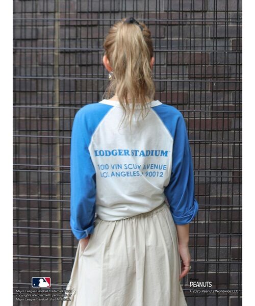 Ungrid（アングリッド）の「【MLB×PEANUTS】ラグランTee（Tシャツ/カットソー・レディース・ブルー/ブラウン/ネイビー・FREE）」の13枚目の写真