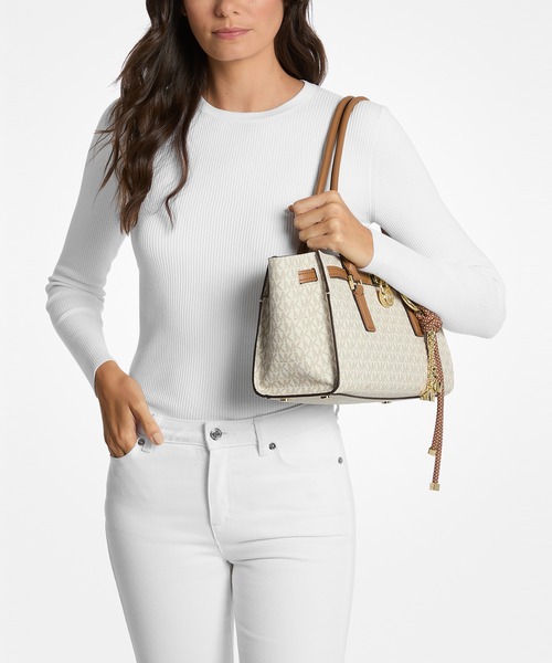 MICHAEL KORS(マイケルコース)の「HAMILTON MODERNE ショルダー トート ウィズ チャーム スモール - MKシグネチャー(ショルダーバッグ・レディース・ホワイト系その他・FREE)」の2枚目の写真