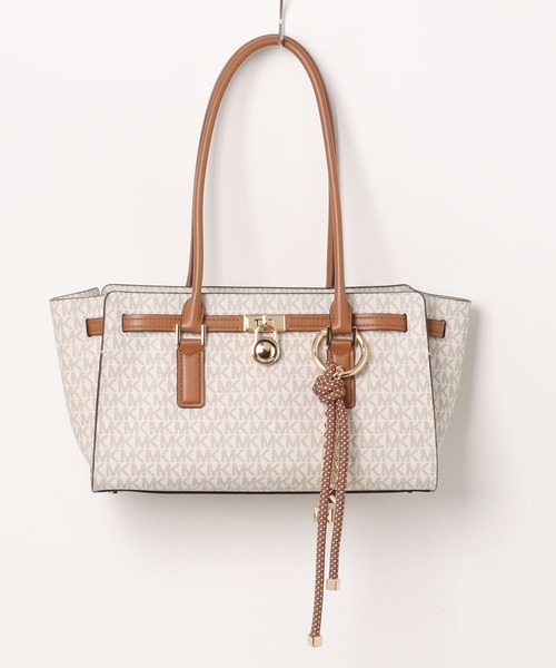 MICHAEL KORS(マイケルコース)の「HAMILTON MODERNE ショルダー トート ウィズ チャーム スモール - MKシグネチャー(ショルダーバッグ・レディース・ホワイト系その他・FREE)」の9枚目の写真