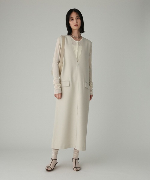 BABYLONE(バビロン)の「ツイルVネックワンピース(ワンピース・レディース・グレイッシュベージュ/チャコール・フリー)」の2枚目の写真