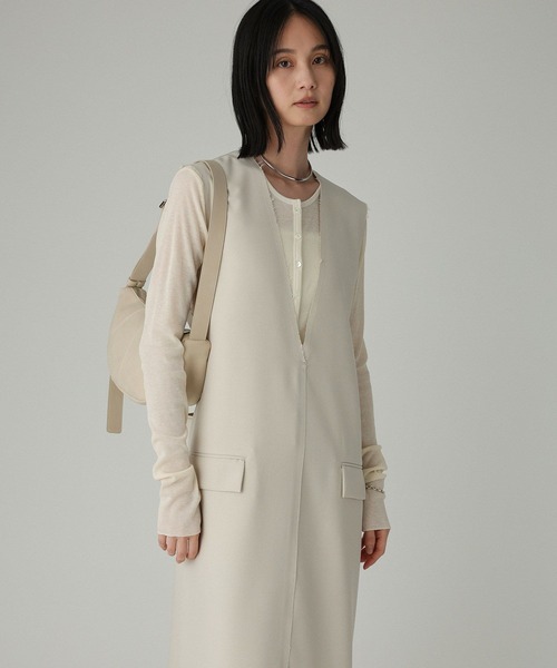 BABYLONE(バビロン)の「ツイルVネックワンピース(ワンピース・レディース・グレイッシュベージュ/チャコール・フリー)」の6枚目の写真