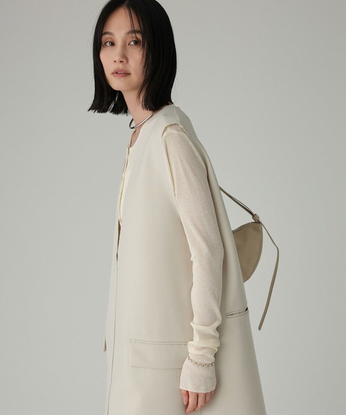 BABYLONE(バビロン)の「ツイルVネックワンピース(ワンピース・レディース・グレイッシュベージュ/チャコール・フリー)」の7枚目の写真