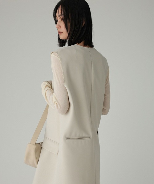 BABYLONE(バビロン)の「ツイルVネックワンピース(ワンピース・レディース・グレイッシュベージュ/チャコール・フリー)」の8枚目の写真