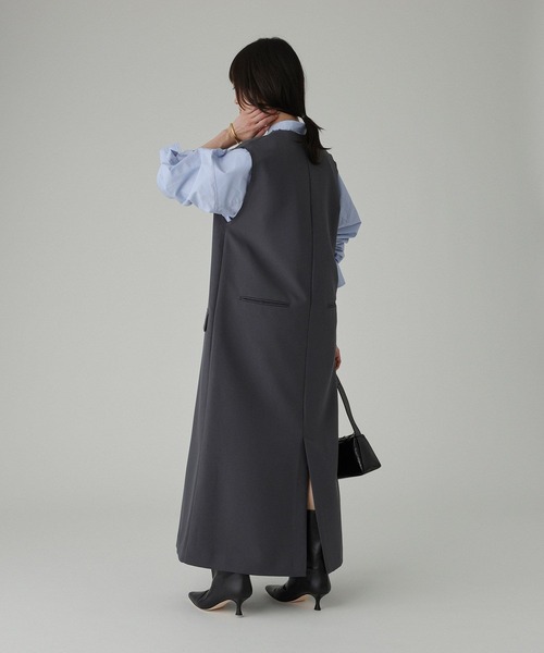 BABYLONE(バビロン)の「ツイルVネックワンピース(ワンピース・レディース・グレイッシュベージュ/チャコール・フリー)」の11枚目の写真