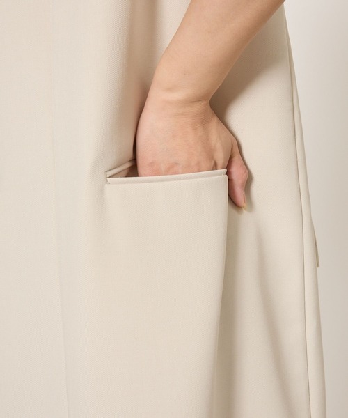 BABYLONE(バビロン)の「ツイルVネックワンピース(ワンピース・レディース・グレイッシュベージュ/チャコール・フリー)」の21枚目の写真