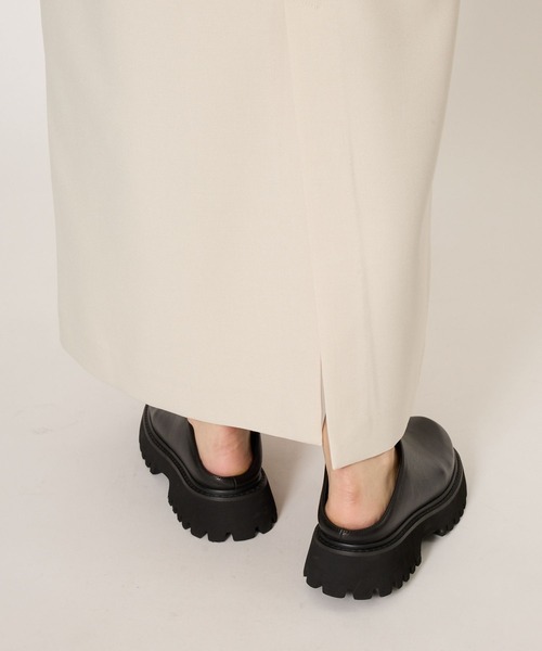 BABYLONE(バビロン)の「ツイルVネックワンピース(ワンピース・レディース・グレイッシュベージュ/チャコール・フリー)」の22枚目の写真