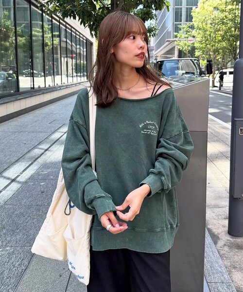 CPCM（シーピーシーエム）の「【ASUKA監修】パウダー加工ワンショルスウェット（スウェット・レディース・チャコールグレー/ネイビー/レッド/グリーン・FREE）」の2枚目の写真