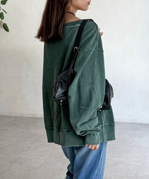 CPCM（シーピーシーエム）の「【ASUKA監修】パウダー加工ワンショルスウェット（スウェット・レディース・チャコールグレー/ネイビー/レッド/グリーン・FREE）」の5枚目の写真