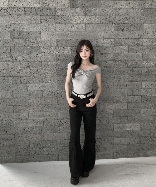 VEILA(ヴェイラ)の「センター切替ハイウエストフレアパンツ ベーシックカラーワイドパンツ(その他パンツ・レディース・ブラック・M/S)」の13枚目の写真