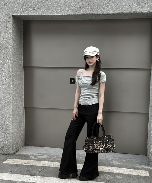 VEILA(ヴェイラ)の「センター切替ハイウエストフレアパンツ ベーシックカラーワイドパンツ(その他パンツ・レディース・ブラック・M/S)」の16枚目の写真