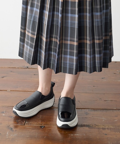 coca(ANDEX shoes product)(コカ)の「軽量 厚底 ボリュームソールスリッポンスニーカー(スニーカー・レディース・ブラック/ホワイト・SMALL/MEDIUM/LARGE)」の22枚目の写真