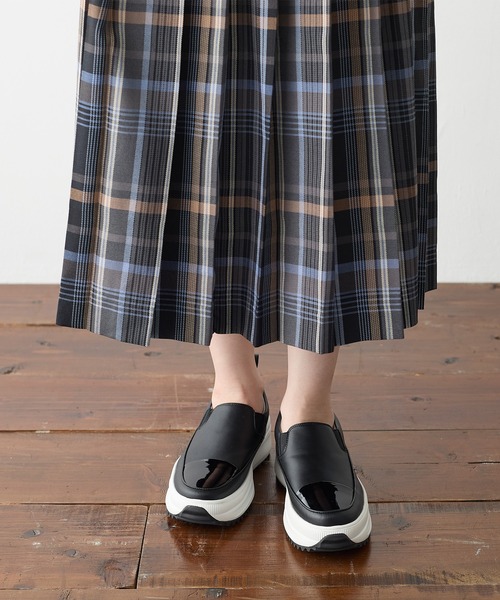 coca(ANDEX shoes product)(コカ)の「軽量 厚底 ボリュームソールスリッポンスニーカー(スニーカー・レディース・ブラック/ホワイト・SMALL/MEDIUM/LARGE)」の20枚目の写真