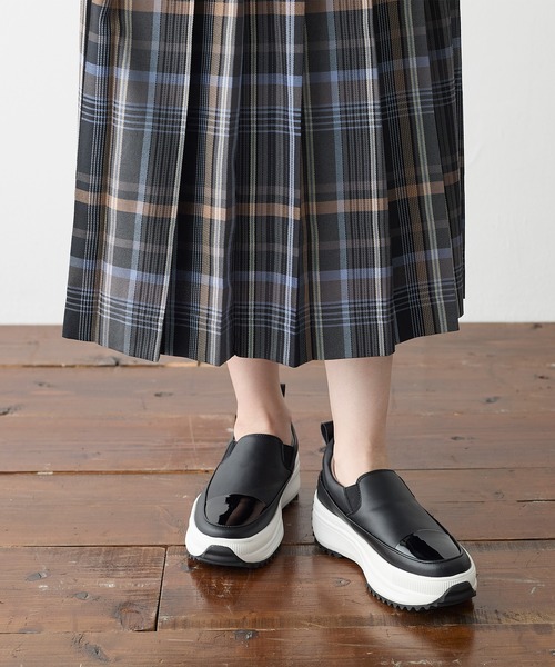 coca(ANDEX shoes product)(コカ)の「軽量 厚底 ボリュームソールスリッポンスニーカー(スニーカー・レディース・ブラック/ホワイト・SMALL/MEDIUM/LARGE)」の21枚目の写真