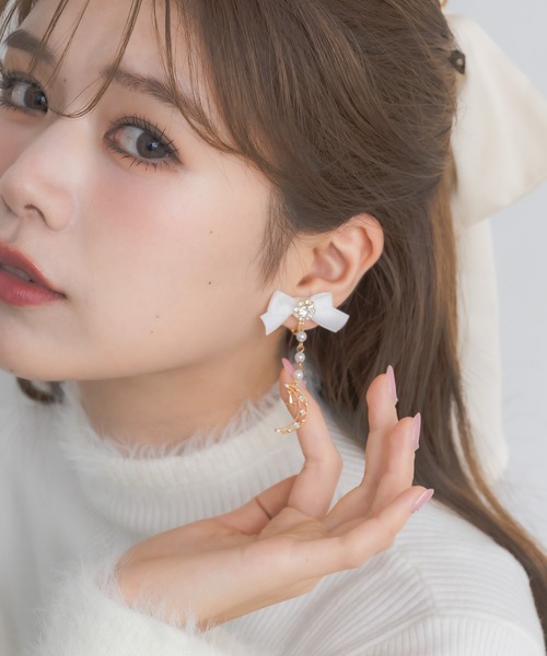 couture BY ROJITA(クチュールバイロジータ)の「ムーンチェーンリボンイヤリング(イヤリング・レディース・ボルドー/ホワイト/ブラック・FREE)」の11枚目の写真