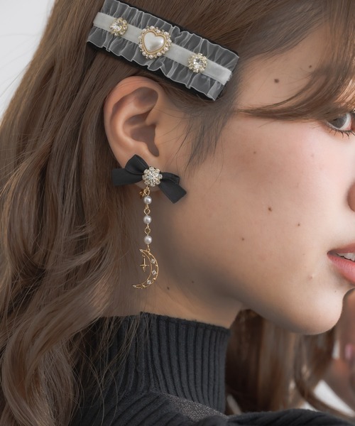 couture BY ROJITA(クチュールバイロジータ)の「ムーンチェーンリボンイヤリング(イヤリング・レディース・ボルドー/ホワイト/ブラック・FREE)」の7枚目の写真