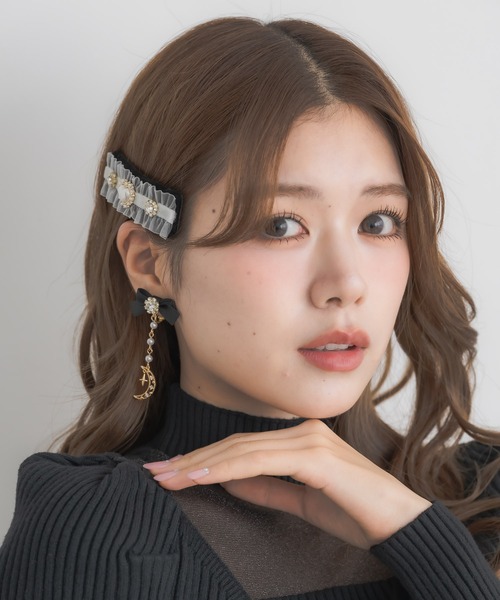 couture BY ROJITA(クチュールバイロジータ)の「ムーンチェーンリボンイヤリング(イヤリング・レディース・ボルドー/ホワイト/ブラック・FREE)」の17枚目の写真
