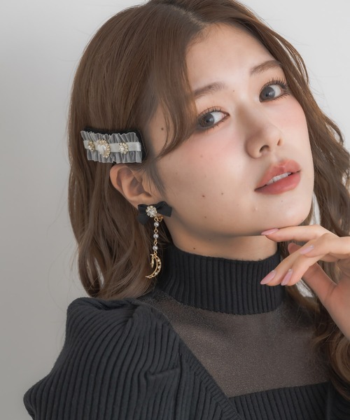 couture BY ROJITA(クチュールバイロジータ)の「ムーンチェーンリボンイヤリング(イヤリング・レディース・ボルドー/ホワイト/ブラック・FREE)」の18枚目の写真