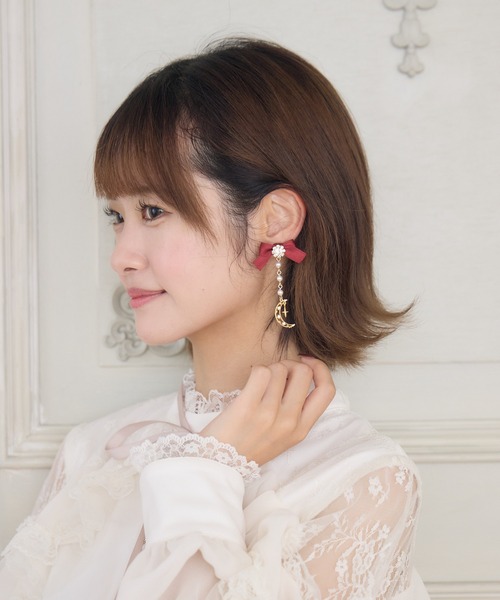 couture BY ROJITA(クチュールバイロジータ)の「ムーンチェーンリボンイヤリング(イヤリング・レディース・ボルドー/ホワイト/ブラック・FREE)」の15枚目の写真