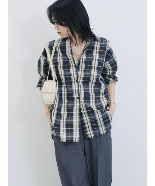 Samansa Mos2 blue（サマンサモスモスブルー）の「【イージーケア】マルチスタイルシャツ（シャツ/ブラウス・レディース・ブルー/グレー/ブラック/キナリ/ベージュ・M/L）」の18枚目の写真