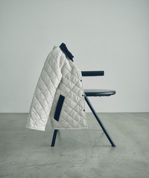 LAVENHAM（ラベンハム）の「【LAVENHAM for ADAM ET ROPE'】別注 SQUARE HEM RAYDON（ナイロンジャケット・レディース・ブラック/オフホワイト・M/S）」の7枚目の写真