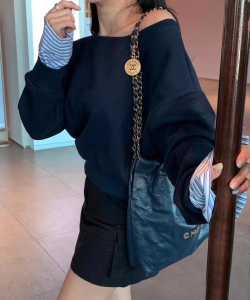 FREE STYLISTS(フリー スタイリスト)の「YUGA_YGMC Cuff docking off-the-shoulder top(Tシャツ/カットソー・レディース・グレー/ネイビー・FREE)」の2枚目の写真