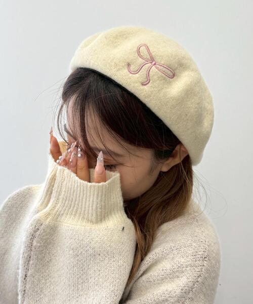 WEGO（ウィゴー）の「WEGO/リボン刺繍ベレー（ハンチング/ベレー帽・レディース・グレー/オフホワイト/ブラック・FREE）」の2枚目の写真