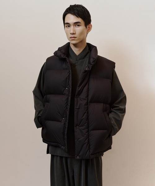 ADAM ET ROPE'（アダムエロペ）の「【ACT_81 Monta】超軽量 ボリューム ダウンベスト（ダウンベスト・メンズ・ブラック/グレー・L/M）」の2枚目の写真