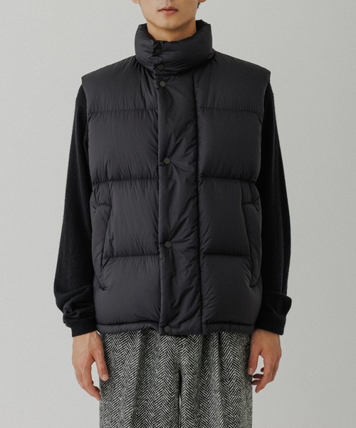 ADAM ET ROPE'（アダムエロペ）の「【ACT_81 Monta】超軽量 ボリューム ダウンベスト（ダウンベスト・メンズ・ブラック/グレー・L/M）」の11枚目の写真