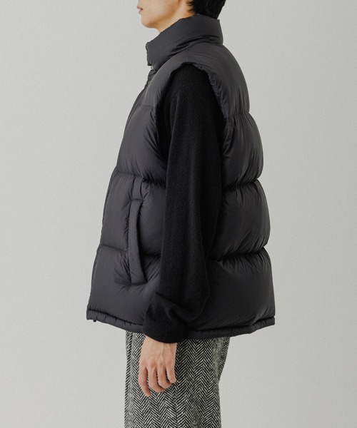 ADAM ET ROPE'（アダムエロペ）の「【ACT_81 Monta】超軽量 ボリューム ダウンベスト（ダウンベスト・メンズ・ブラック/グレー・L/M）」の15枚目の写真