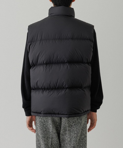 ADAM ET ROPE'（アダムエロペ）の「【ACT_81 Monta】超軽量 ボリューム ダウンベスト（ダウンベスト・メンズ・ブラック/グレー・L/M）」の10枚目の写真